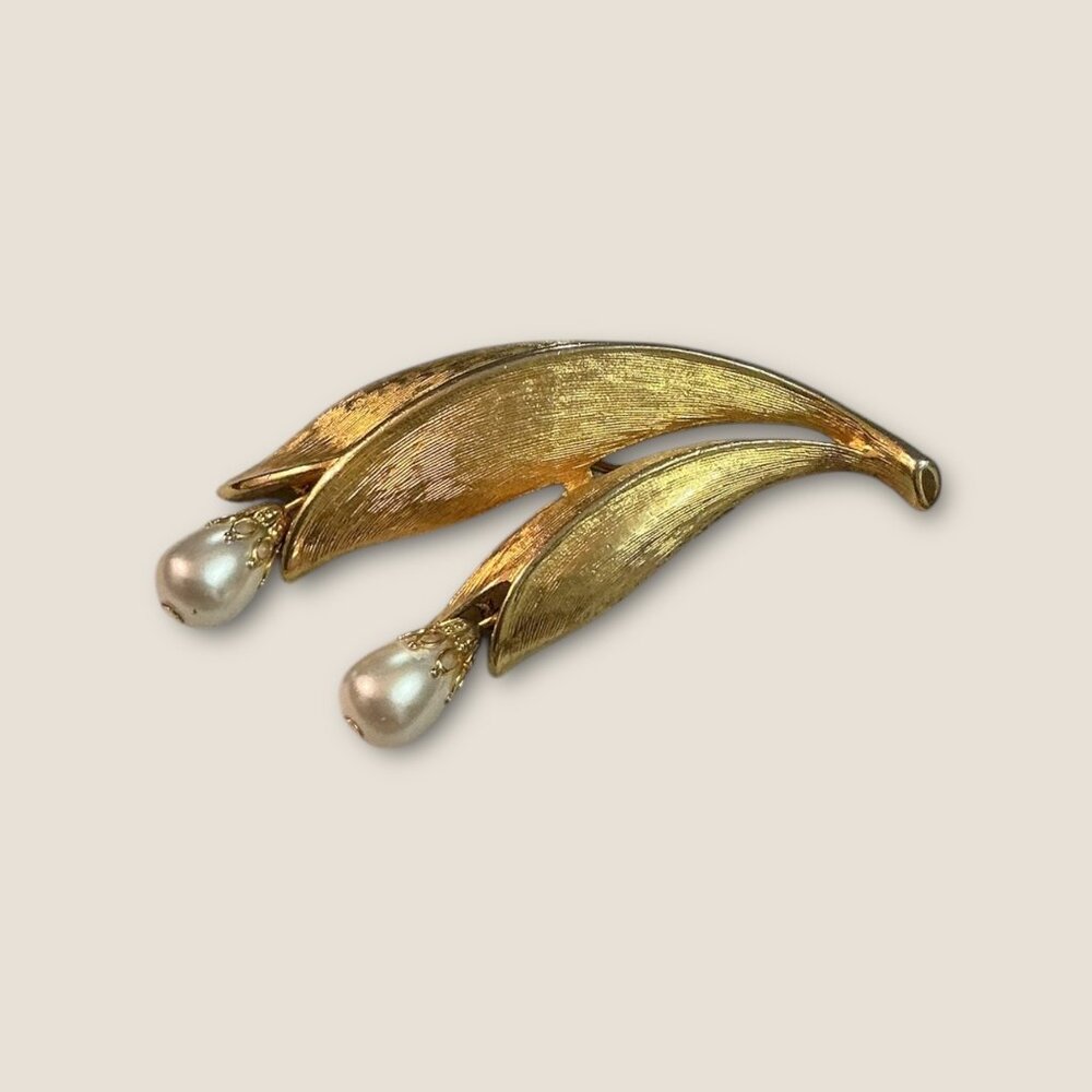 Vintage Emmons Gold Tone Botanical Brooch With Faux Pearl Accents 2.5 x 1.25 Inc